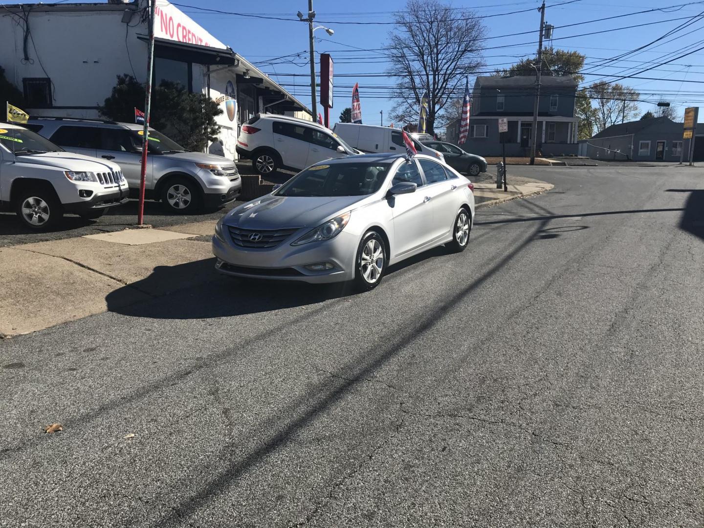 2011 Silver /Gray Hyundai Sonata Limited Auto (5NPEC4AC0BH) with an 2.4L L4 DOHC 16V engine, 5-Speed Automatic transmission, located at 577 Chester Pike, Prospect Park, PA, 19076, (610) 237-1015, 39.886154, -75.302338 - 2011 Hyundai Sonata Limited: Sunroof, new PA inspection, screen radio, great on gas, runs LIKE NEW! This vehicle comes inspected and has been given a bumper to bumper safety check. It is very clean, reliable, and well maintained. We offer a unique pay plan that is known for being the easiest and - Photo#2