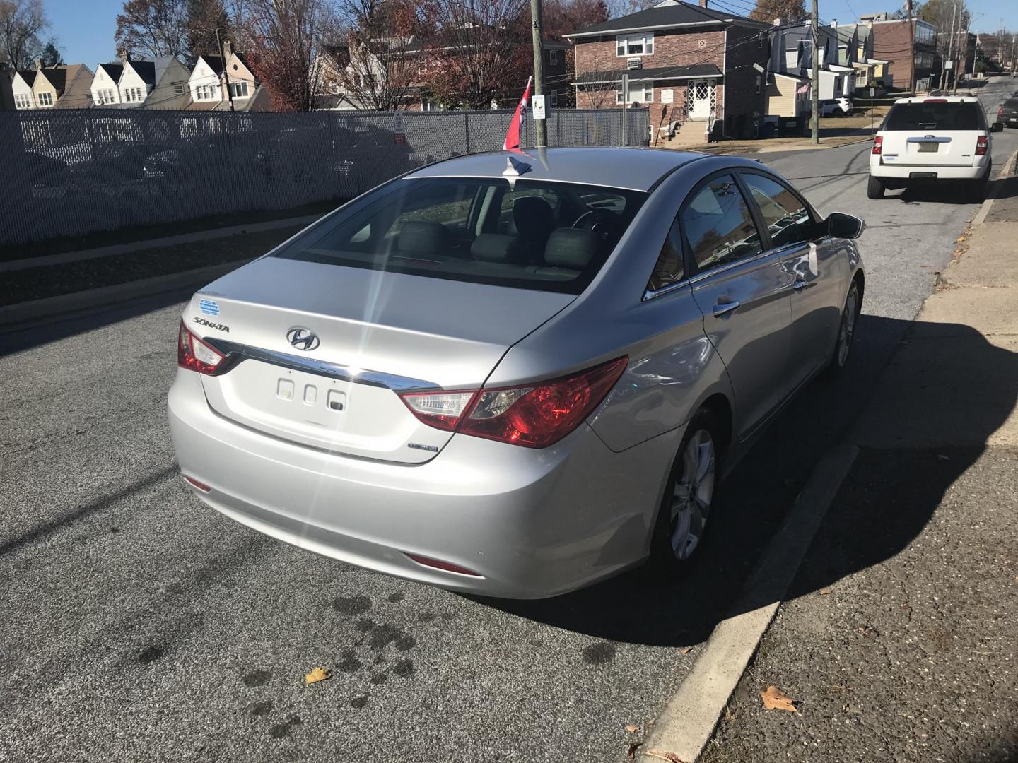 2011 Silver /Gray Hyundai Sonata Limited Auto (5NPEC4AC0BH) with an 2.4L L4 DOHC 16V engine, 5-Speed Automatic transmission, located at 577 Chester Pike, Prospect Park, PA, 19076, (610) 237-1015, 39.886154, -75.302338 - 2011 Hyundai Sonata Limited: Sunroof, new PA inspection, screen radio, great on gas, runs LIKE NEW! This vehicle comes inspected and has been given a bumper to bumper safety check. It is very clean, reliable, and well maintained. We offer a unique pay plan that is known for being the easiest and - Photo#4