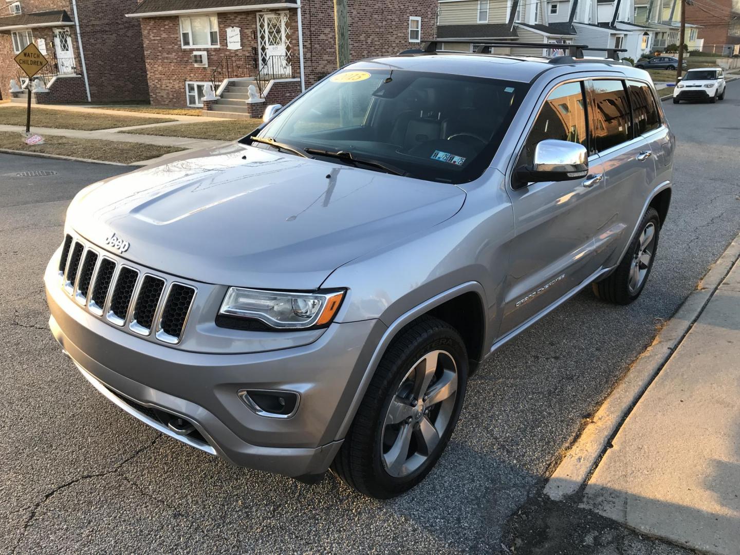 2015 Silver /Black Jeep Grand Cherokee Overland 4WD (1C4RJFCT3FC) with an 5.7L V8 OHV 16V engine, 8-Speed Automatic transmission, located at 577 Chester Pike, Prospect Park, PA, 19076, (610) 237-1015, 39.886154, -75.302338 - Photo#4