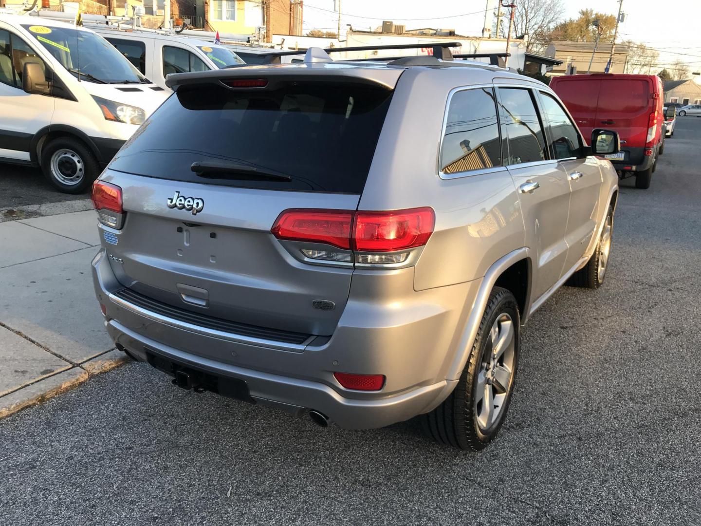 2015 Silver /Black Jeep Grand Cherokee Overland 4WD (1C4RJFCT3FC) with an 5.7L V8 OHV 16V engine, 8-Speed Automatic transmission, located at 577 Chester Pike, Prospect Park, PA, 19076, (610) 237-1015, 39.886154, -75.302338 - Photo#7