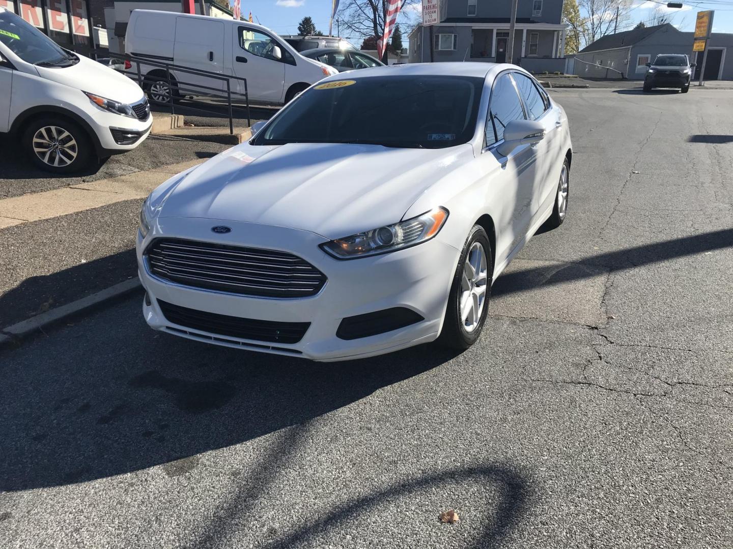 2016 White /Gray Ford Fusion SE (3FA6P0H79GR) with an 2.5L L4 DOHC 16V engine, 6-Speed Automatic transmission, located at 577 Chester Pike, Prospect Park, PA, 19076, (610) 237-1015, 39.886154, -75.302338 - 2016 Ford Fusion SE: new PA inspection, great on gas, SUPER CLEAN, runs LIKE NEW! This vehicle comes inspected and has been given a bumper to bumper safety check. It is very clean, reliable, and well maintained. We offer a unique pay plan that is known for being the easiest and fastest financing - Photo#1