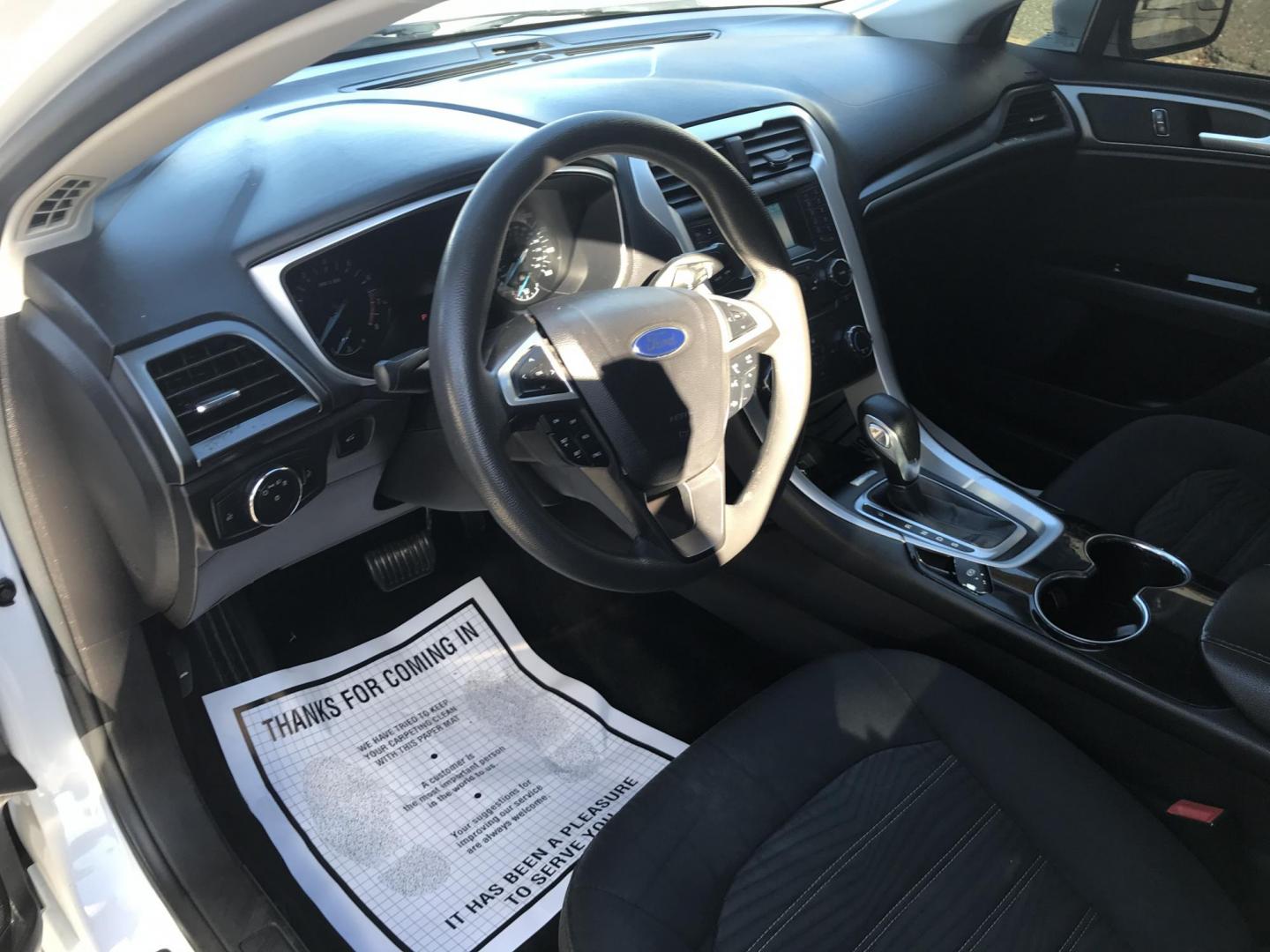 2016 White /Gray Ford Fusion SE (3FA6P0H79GR) with an 2.5L L4 DOHC 16V engine, 6-Speed Automatic transmission, located at 577 Chester Pike, Prospect Park, PA, 19076, (610) 237-1015, 39.886154, -75.302338 - 2016 Ford Fusion SE: new PA inspection, great on gas, SUPER CLEAN, runs LIKE NEW! This vehicle comes inspected and has been given a bumper to bumper safety check. It is very clean, reliable, and well maintained. We offer a unique pay plan that is known for being the easiest and fastest financing - Photo#10