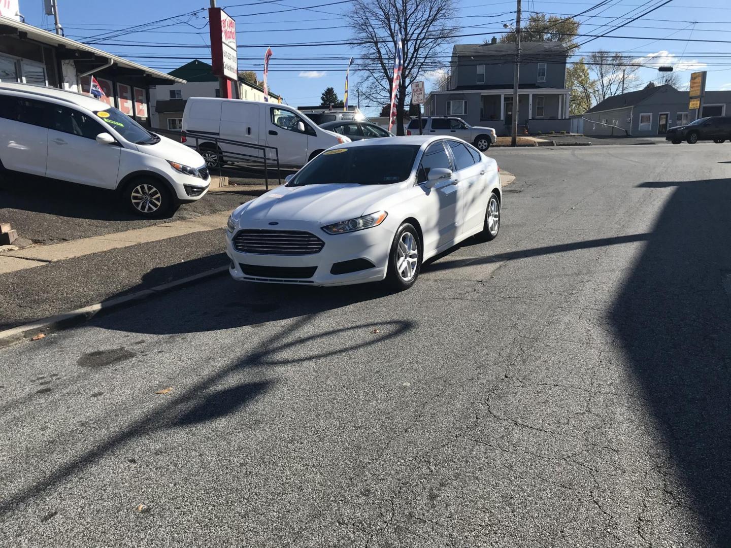 2016 White /Gray Ford Fusion SE (3FA6P0H79GR) with an 2.5L L4 DOHC 16V engine, 6-Speed Automatic transmission, located at 577 Chester Pike, Prospect Park, PA, 19076, (610) 237-1015, 39.886154, -75.302338 - 2016 Ford Fusion SE: new PA inspection, great on gas, SUPER CLEAN, runs LIKE NEW! This vehicle comes inspected and has been given a bumper to bumper safety check. It is very clean, reliable, and well maintained. We offer a unique pay plan that is known for being the easiest and fastest financing - Photo#2