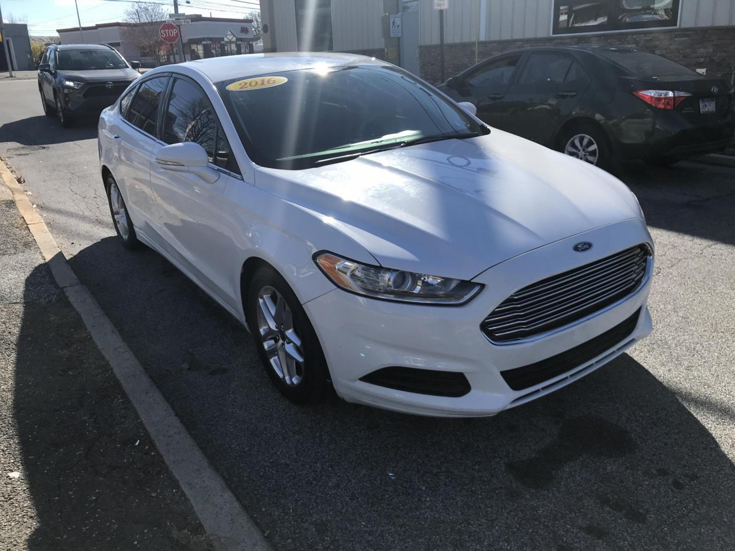 2016 White /Gray Ford Fusion SE (3FA6P0H79GR) with an 2.5L L4 DOHC 16V engine, 6-Speed Automatic transmission, located at 577 Chester Pike, Prospect Park, PA, 19076, (610) 237-1015, 39.886154, -75.302338 - 2016 Ford Fusion SE: new PA inspection, great on gas, SUPER CLEAN, runs LIKE NEW! This vehicle comes inspected and has been given a bumper to bumper safety check. It is very clean, reliable, and well maintained. We offer a unique pay plan that is known for being the easiest and fastest financing - Photo#3