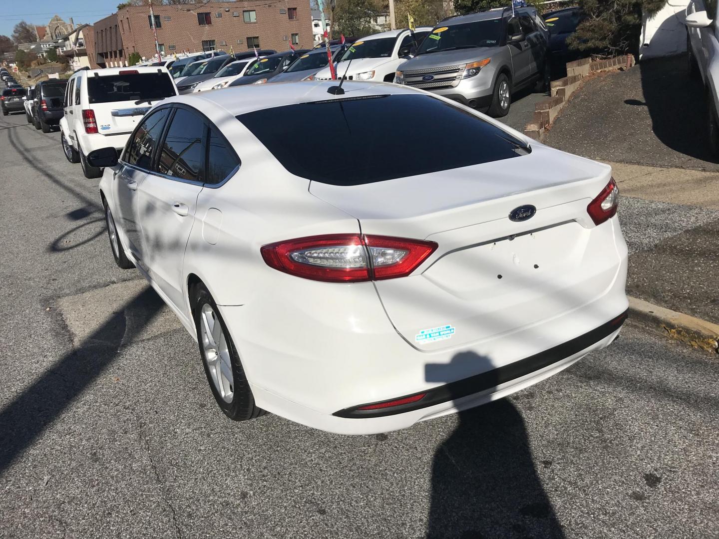 2016 White /Gray Ford Fusion SE (3FA6P0H79GR) with an 2.5L L4 DOHC 16V engine, 6-Speed Automatic transmission, located at 577 Chester Pike, Prospect Park, PA, 19076, (610) 237-1015, 39.886154, -75.302338 - 2016 Ford Fusion SE: new PA inspection, great on gas, SUPER CLEAN, runs LIKE NEW! This vehicle comes inspected and has been given a bumper to bumper safety check. It is very clean, reliable, and well maintained. We offer a unique pay plan that is known for being the easiest and fastest financing - Photo#5