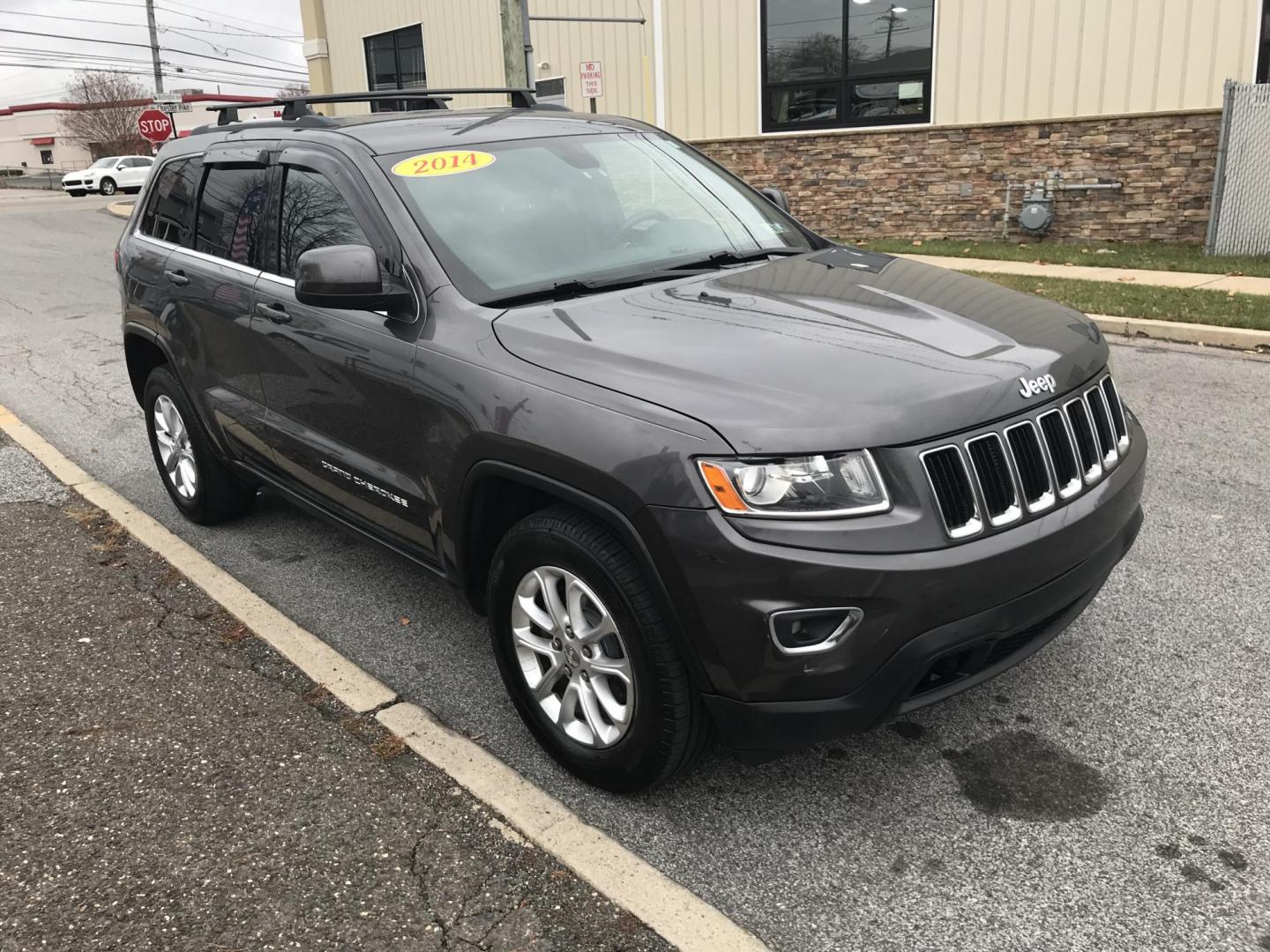 2014 Gray /Gray Jeep Grand Cherokee Laredo 4WD (1C4RJFAG1EC) with an 3.6L V6 DOHC 24V engine, 5-Speed Automatic transmission, located at 577 Chester Pike, Prospect Park, PA, 19076, (610) 237-1015, 39.886154, -75.302338 - Photo#3