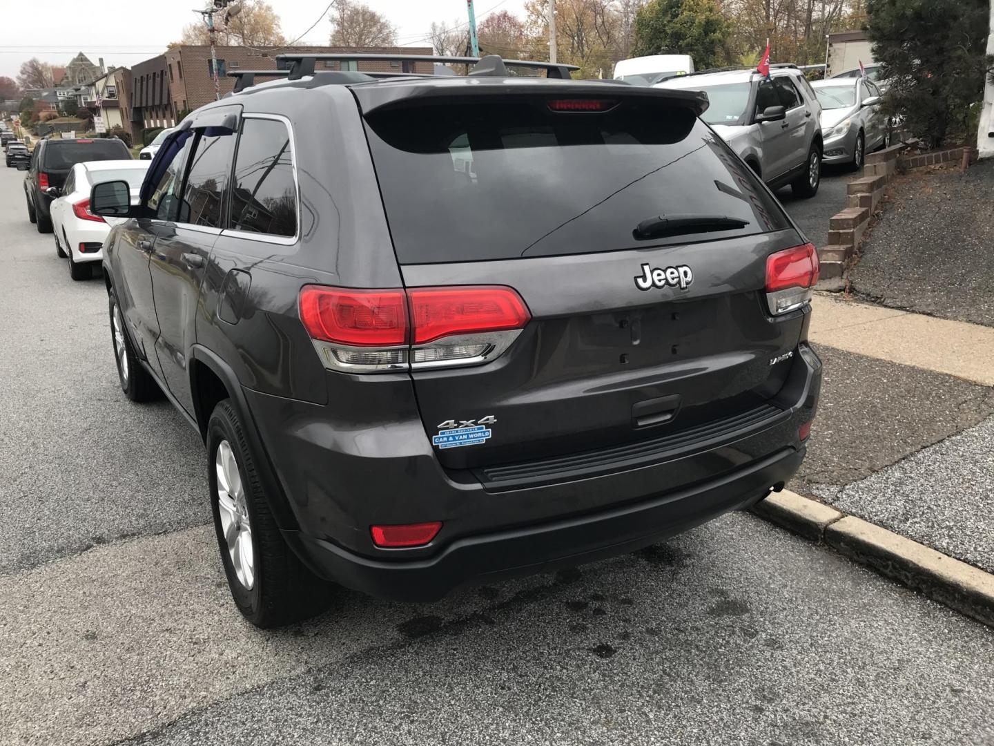 2014 Gray /Gray Jeep Grand Cherokee Laredo 4WD (1C4RJFAG1EC) with an 3.6L V6 DOHC 24V engine, 5-Speed Automatic transmission, located at 577 Chester Pike, Prospect Park, PA, 19076, (610) 237-1015, 39.886154, -75.302338 - Photo#4