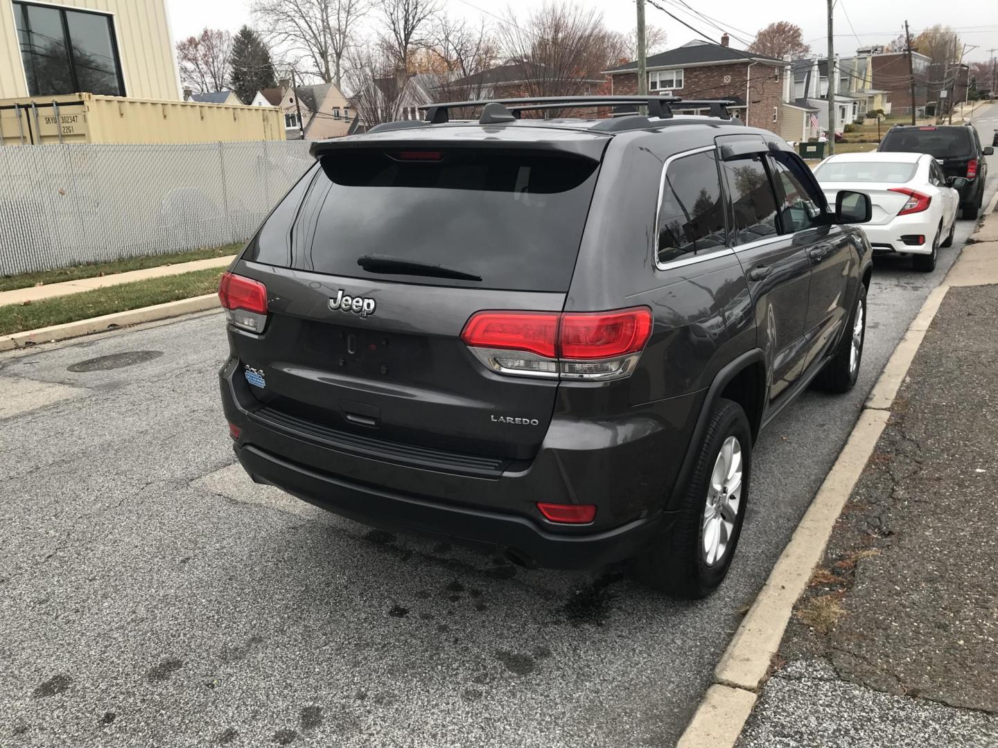 2014 Gray /Gray Jeep Grand Cherokee Laredo 4WD (1C4RJFAG1EC) with an 3.6L V6 DOHC 24V engine, 5-Speed Automatic transmission, located at 577 Chester Pike, Prospect Park, PA, 19076, (610) 237-1015, 39.886154, -75.302338 - Photo#5