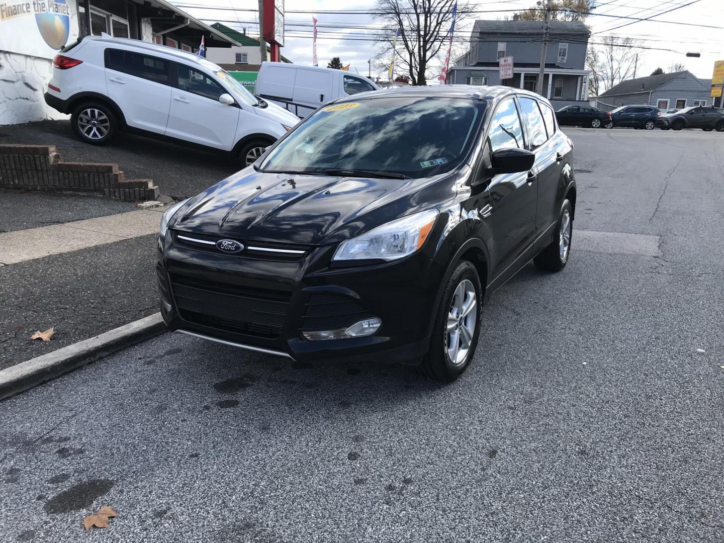 2013 Black /Gray Ford Escape SE (1FMCU0G99DU) with an 2.0L L4 DOHC 16V engine, 6-Speed Automatic transmission, located at 577 Chester Pike, Prospect Park, PA, 19076, (610) 237-1015, 39.886154, -75.302338 - Photo#2