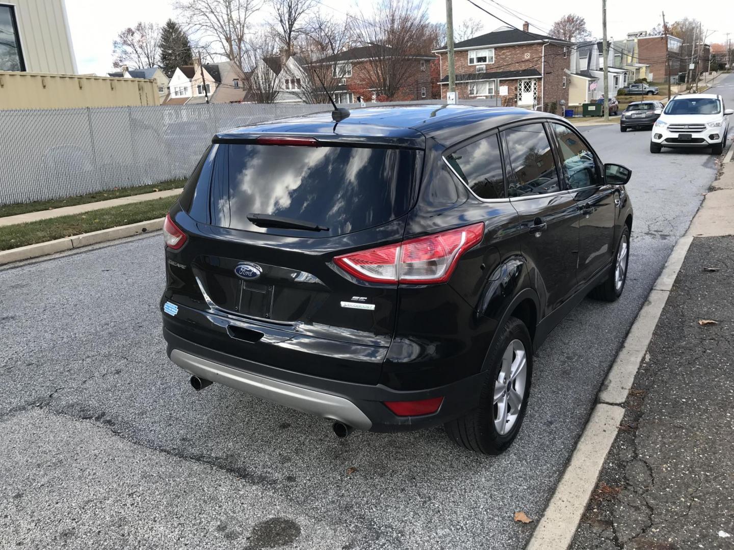 2013 Black /Gray Ford Escape SE (1FMCU0G99DU) with an 2.0L L4 DOHC 16V engine, 6-Speed Automatic transmission, located at 577 Chester Pike, Prospect Park, PA, 19076, (610) 237-1015, 39.886154, -75.302338 - Photo#5