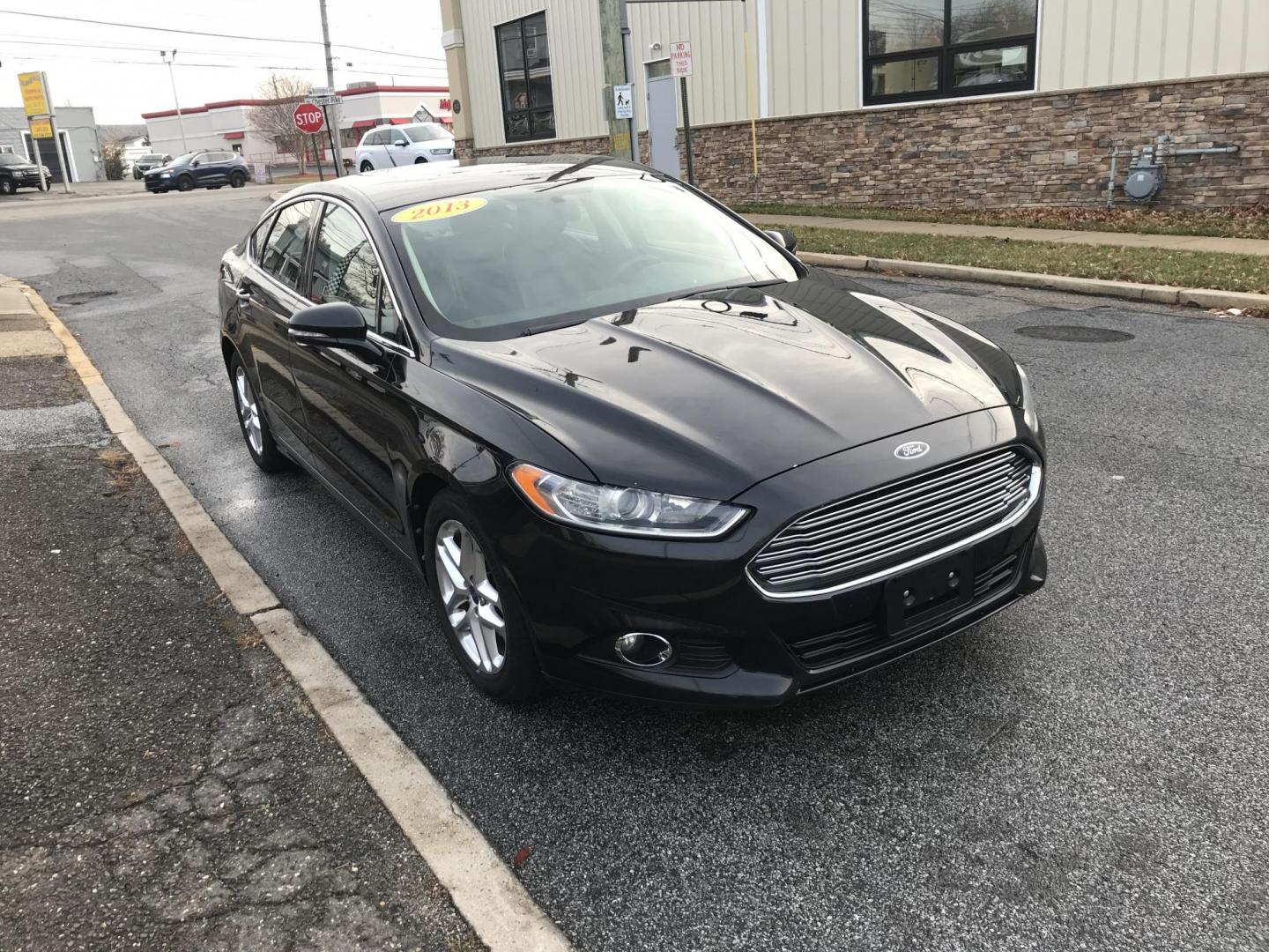 2013 Black /Black Ford Fusion SE (3FA6P0HR8DR) with an 1.6L L4 DOHC 16V engine, Automatic transmission, located at 577 Chester Pike, Prospect Park, PA, 19076, (610) 237-1015, 39.886154, -75.302338 - Photo#4