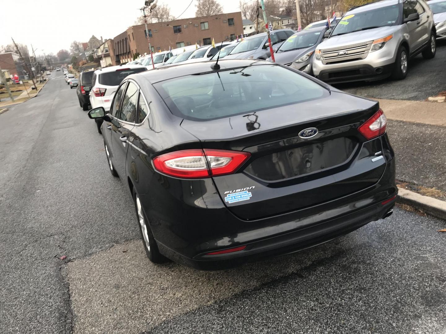 2013 Black /Black Ford Fusion SE (3FA6P0HR8DR) with an 1.6L L4 DOHC 16V engine, Automatic transmission, located at 577 Chester Pike, Prospect Park, PA, 19076, (610) 237-1015, 39.886154, -75.302338 - Photo#7