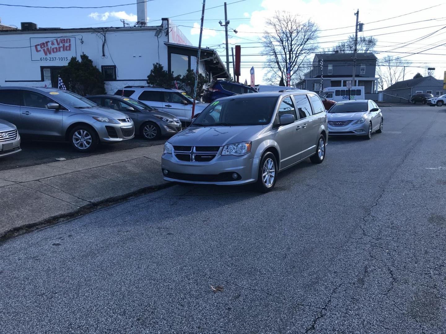 2019 Silver /Black Dodge Grand Caravan SXT (2C4RDGCG6KR) with an 3.6L V6 DOHC 24V engine, 6A transmission, located at 577 Chester Pike, Prospect Park, PA, 19076, (610) 237-1015, 39.886154, -75.302338 - Photo#1