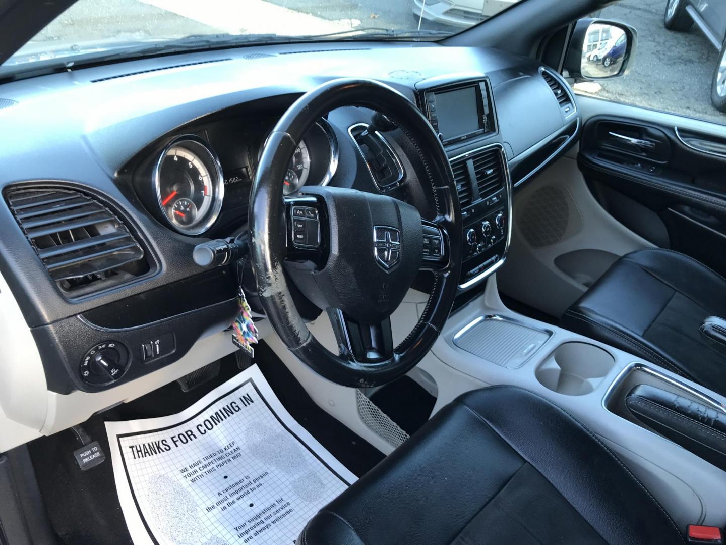 2019 Silver /Black Dodge Grand Caravan SXT (2C4RDGCG6KR) with an 3.6L V6 DOHC 24V engine, 6A transmission, located at 577 Chester Pike, Prospect Park, PA, 19076, (610) 237-1015, 39.886154, -75.302338 - Photo#11