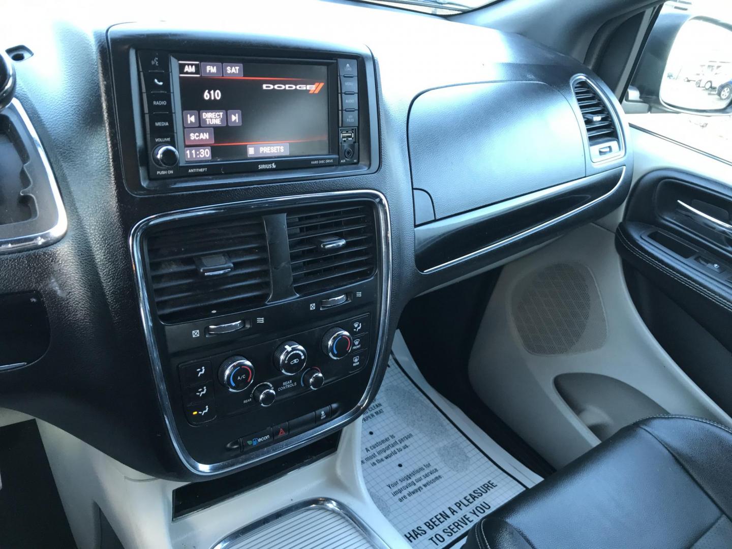 2019 Silver /Black Dodge Grand Caravan SXT (2C4RDGCG6KR) with an 3.6L V6 DOHC 24V engine, 6A transmission, located at 577 Chester Pike, Prospect Park, PA, 19076, (610) 237-1015, 39.886154, -75.302338 - Photo#13