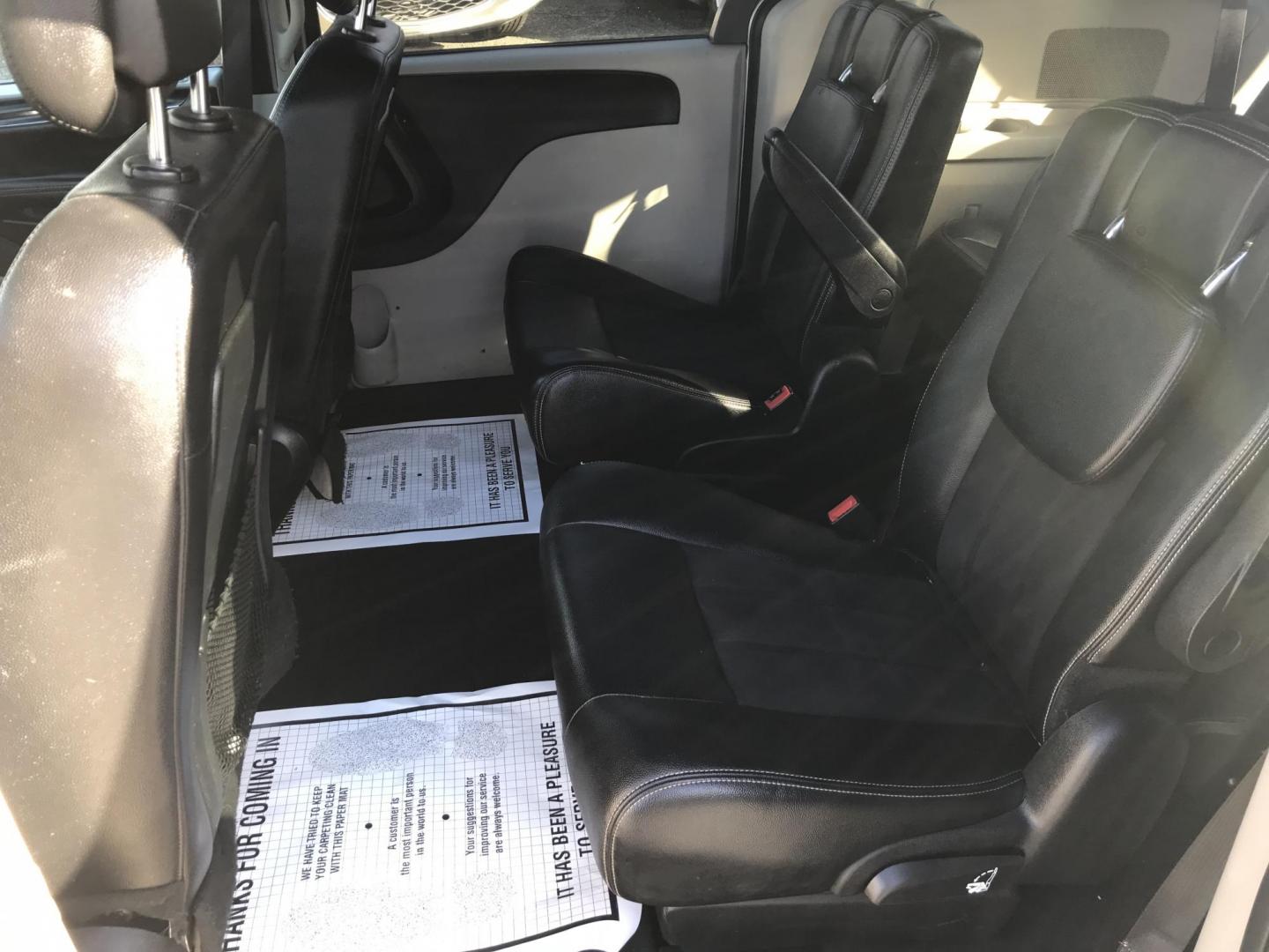 2019 Silver /Black Dodge Grand Caravan SXT (2C4RDGCG6KR) with an 3.6L V6 DOHC 24V engine, 6A transmission, located at 577 Chester Pike, Prospect Park, PA, 19076, (610) 237-1015, 39.886154, -75.302338 - Photo#18