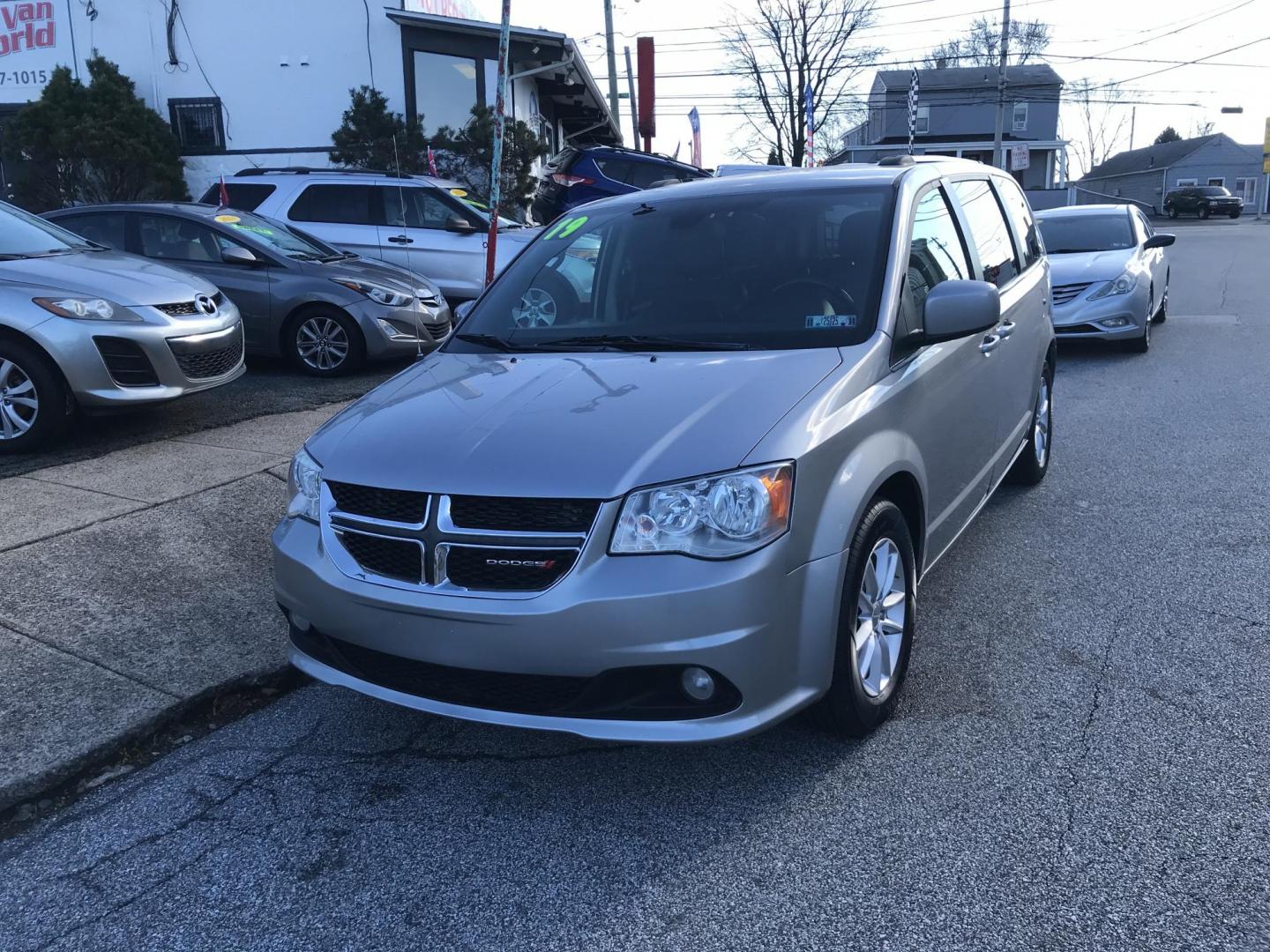 2019 Silver /Black Dodge Grand Caravan SXT (2C4RDGCG6KR) with an 3.6L V6 DOHC 24V engine, 6A transmission, located at 577 Chester Pike, Prospect Park, PA, 19076, (610) 237-1015, 39.886154, -75.302338 - Photo#2