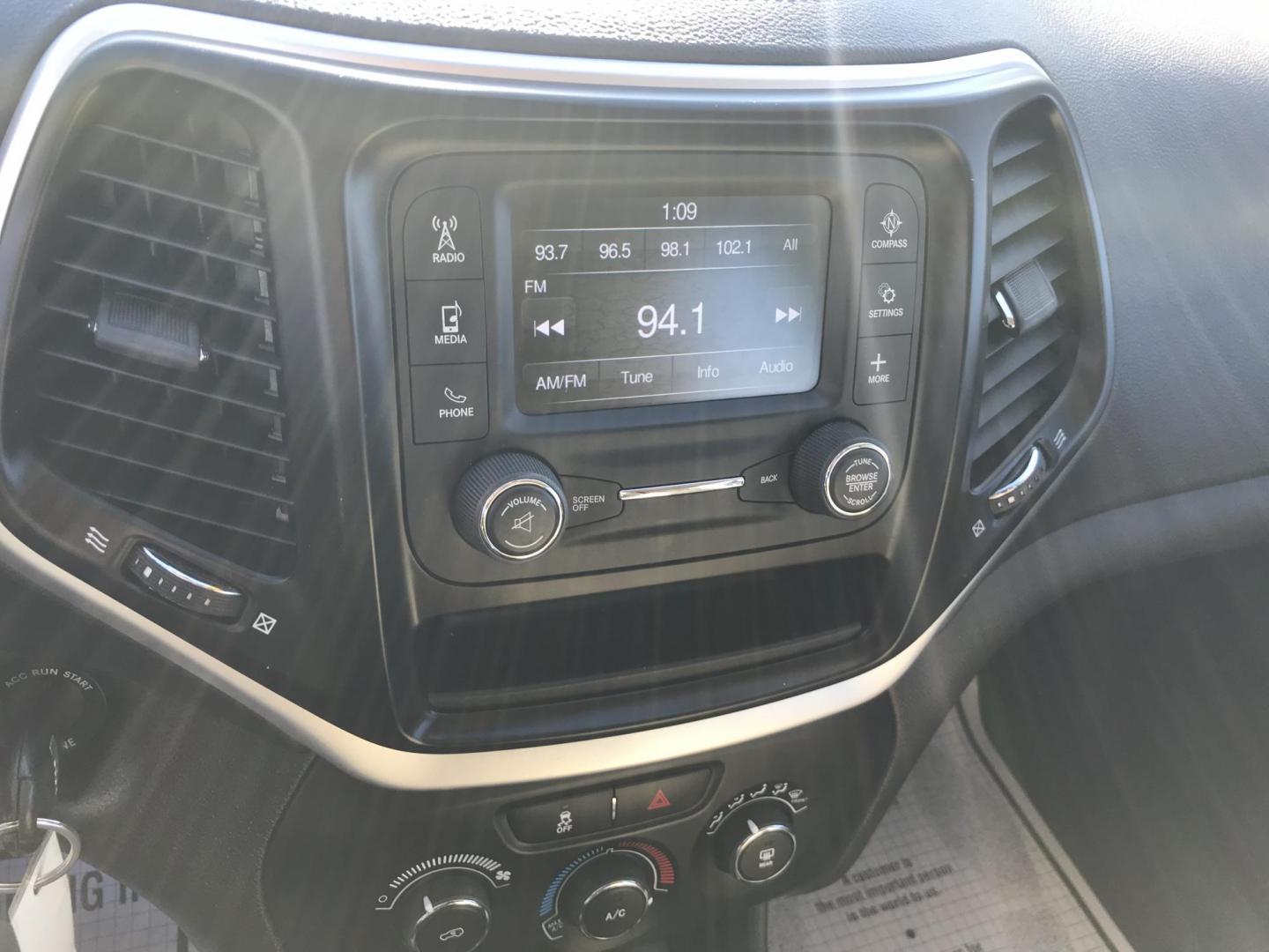 2015 White /Tan Jeep Cherokee Sport (1C4PJLAB3FW) with an 2.4L L4 DOHC 16V engine, 9-Speed Automatic transmission, located at 577 Chester Pike, Prospect Park, PA, 19076, (610) 237-1015, 39.886154, -75.302338 - 2015 Jeep Cherokee Sport: Only 122k miles, backup camera, new PA inspection, great on gas, SUPER CLEAN! This vehicle comes inspected and has been given a bumper to bumper safety check. It is very clean, reliable, and well maintained. We offer a unique pay plan that is known for being the easiest - Photo#13