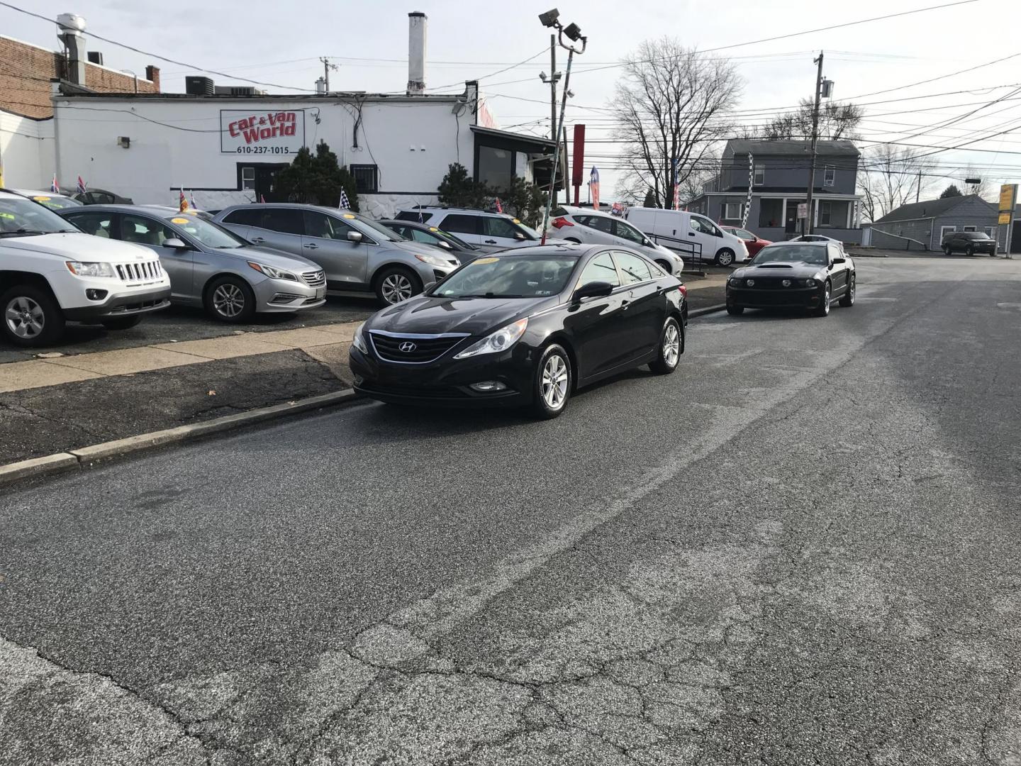 2013 Black /Gray Hyundai Sonata GLS (5NPEB4AC4DH) with an 2.4L L4 DOHC 16V engine, 6-Speed Automatic transmission, located at 577 Chester Pike, Prospect Park, PA, 19076, (610) 237-1015, 39.886154, -75.302338 - Photo#1