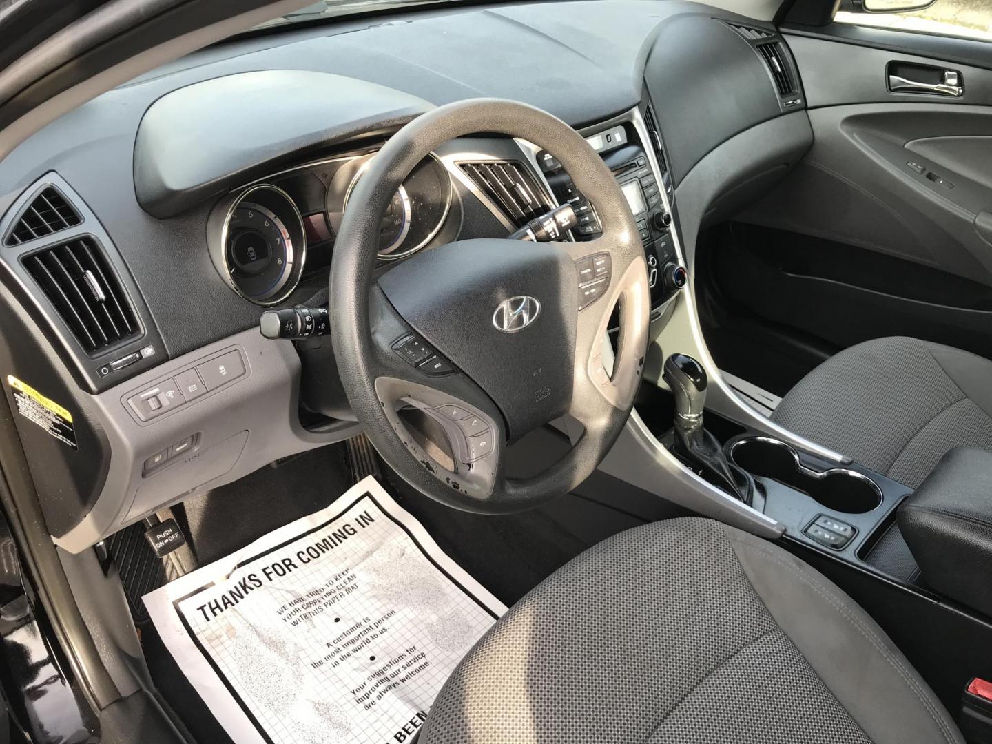 2013 Black /Gray Hyundai Sonata GLS (5NPEB4AC4DH) with an 2.4L L4 DOHC 16V engine, 6-Speed Automatic transmission, located at 577 Chester Pike, Prospect Park, PA, 19076, (610) 237-1015, 39.886154, -75.302338 - Photo#10