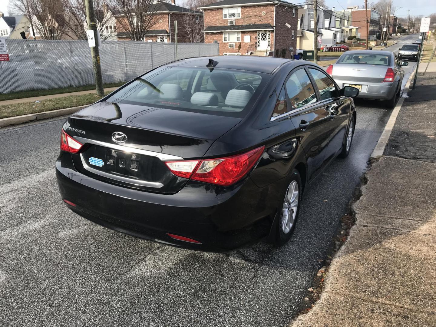 2013 Black /Gray Hyundai Sonata GLS (5NPEB4AC4DH) with an 2.4L L4 DOHC 16V engine, 6-Speed Automatic transmission, located at 577 Chester Pike, Prospect Park, PA, 19076, (610) 237-1015, 39.886154, -75.302338 - Photo#5