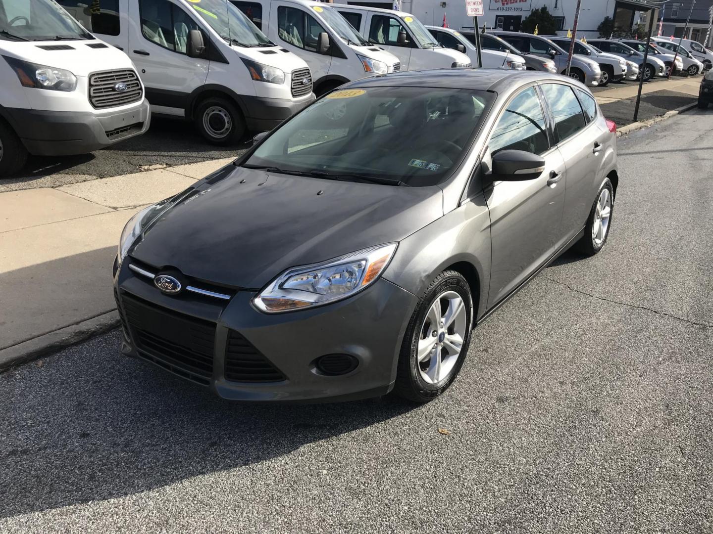 2013 Gray /Gray Ford Focus SE Hatch (1FADP3K28DL) with an 2.0L L4 DOHC 16V engine, Automatic transmission, located at 577 Chester Pike, Prospect Park, PA, 19076, (610) 237-1015, 39.886154, -75.302338 - Photo#1