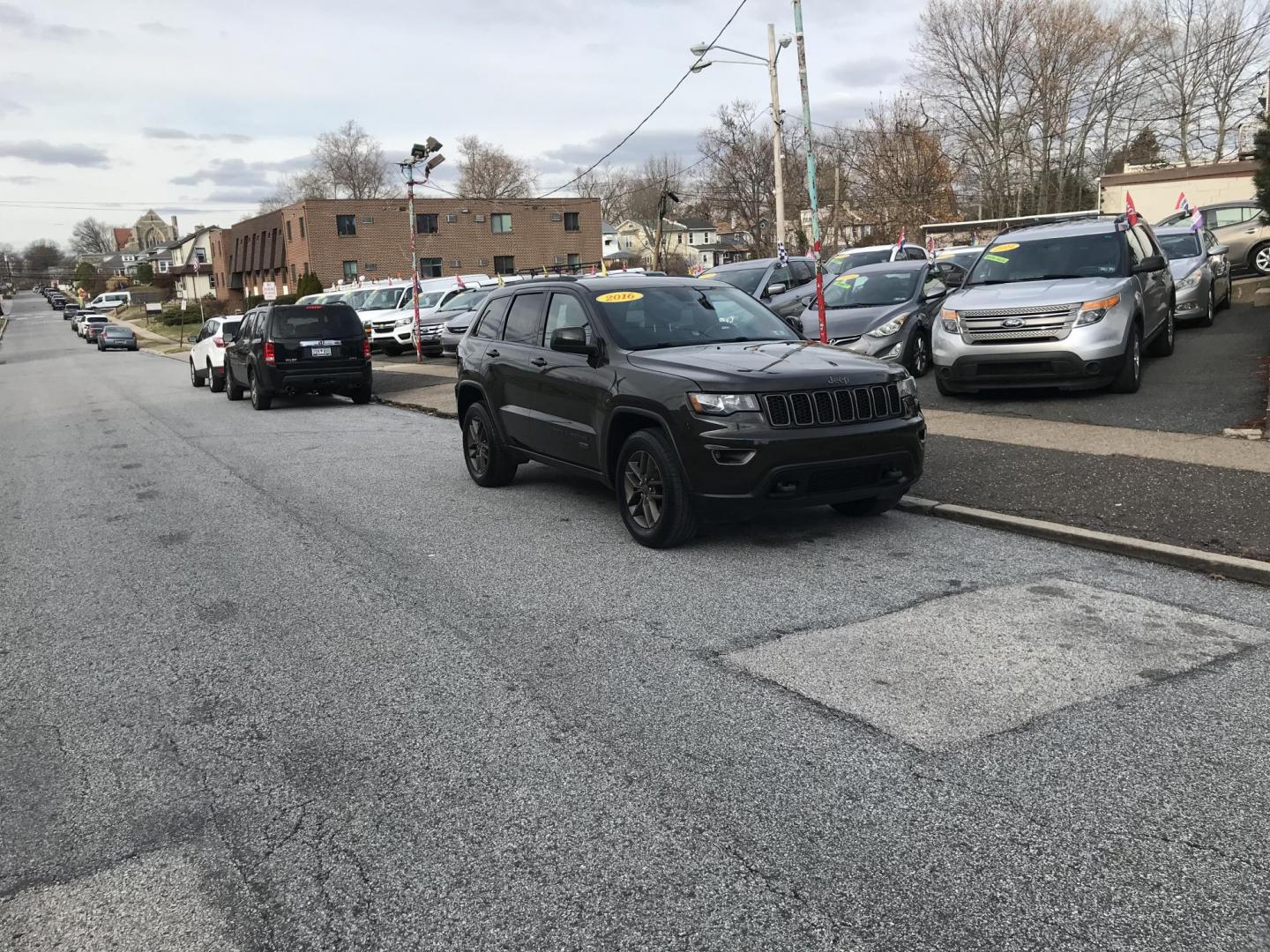 2016 Green /Black Jeep Grand Cherokee Laredo 4WD (1C4RJFAG0GC) with an 3.6L V6 DOHC 24V engine, 8A transmission, located at 577 Chester Pike, Prospect Park, PA, 19076, (610) 237-1015, 39.886154, -75.302338 - Photo#3