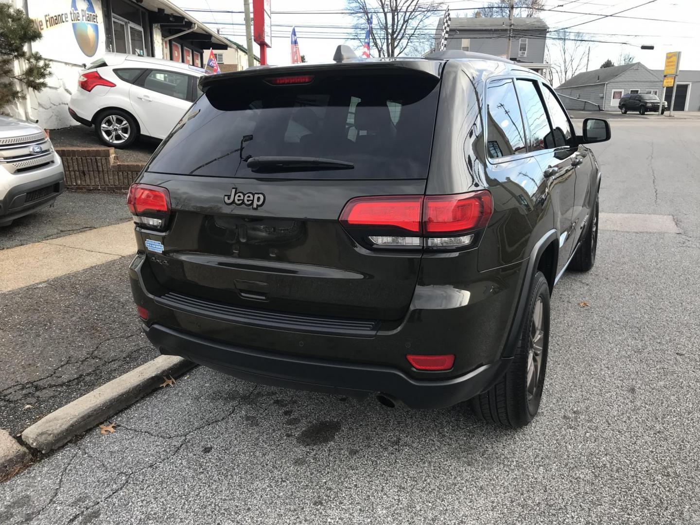 2016 Green /Black Jeep Grand Cherokee Laredo 4WD (1C4RJFAG0GC) with an 3.6L V6 DOHC 24V engine, 8A transmission, located at 577 Chester Pike, Prospect Park, PA, 19076, (610) 237-1015, 39.886154, -75.302338 - Photo#7