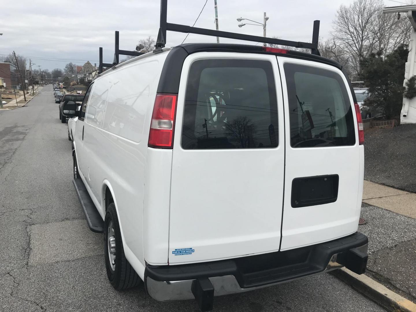 2017 White /Gray GMC Savana G2500 Cargo (1GTW7AFF8H1) with an 4.8L V8 FFV engine, 6A transmission, located at 577 Chester Pike, Prospect Park, PA, 19076, (610) 237-1015, 39.886154, -75.302338 - Photo#5