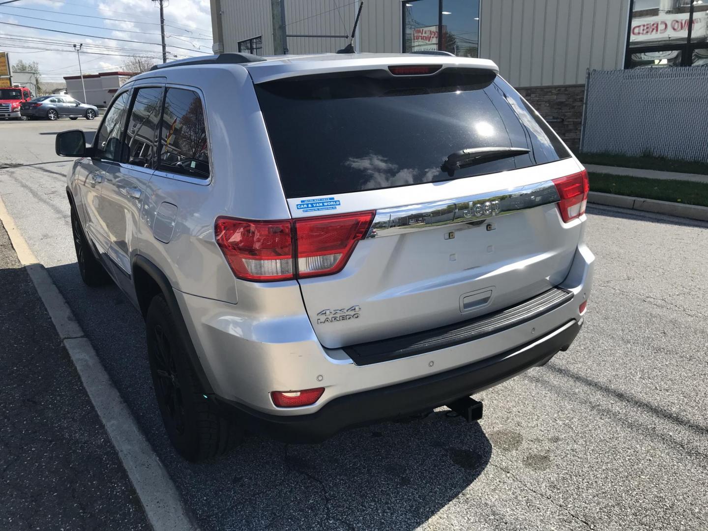 2011 Silver /Black Jeep Grand Cherokee Laredo 4WD (1J4RR4GG1BC) with an 3.6L V6 DOHC 24V engine, 5-Speed Automatic transmission, located at 577 Chester Pike, Prospect Park, PA, 19076, (610) 237-1015, 39.886154, -75.302338 - 2011 Jeep Grand Cherokee Laredo: 4x4, backup camera, black leather interior, runs LIKE NEW! This vehicle comes inspected and has been given a bumper to bumper safety check. It is very clean, reliable, and well maintained. We offer a unique pay plan that is known for being the easiest and fastest - Photo#6